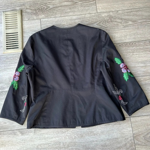 BANDOLINO BLACK  FLORAL JACKET - Picture 11 of 13